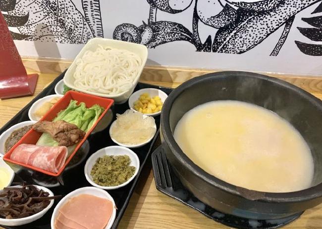 浙江开过桥米线加盟店怎么样？竞争大不大？